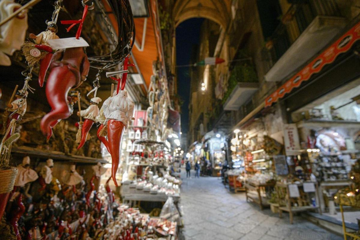 Grande & Caratteristico Dietro La Cattedrale نابولي المظهر الخارجي الصورة
