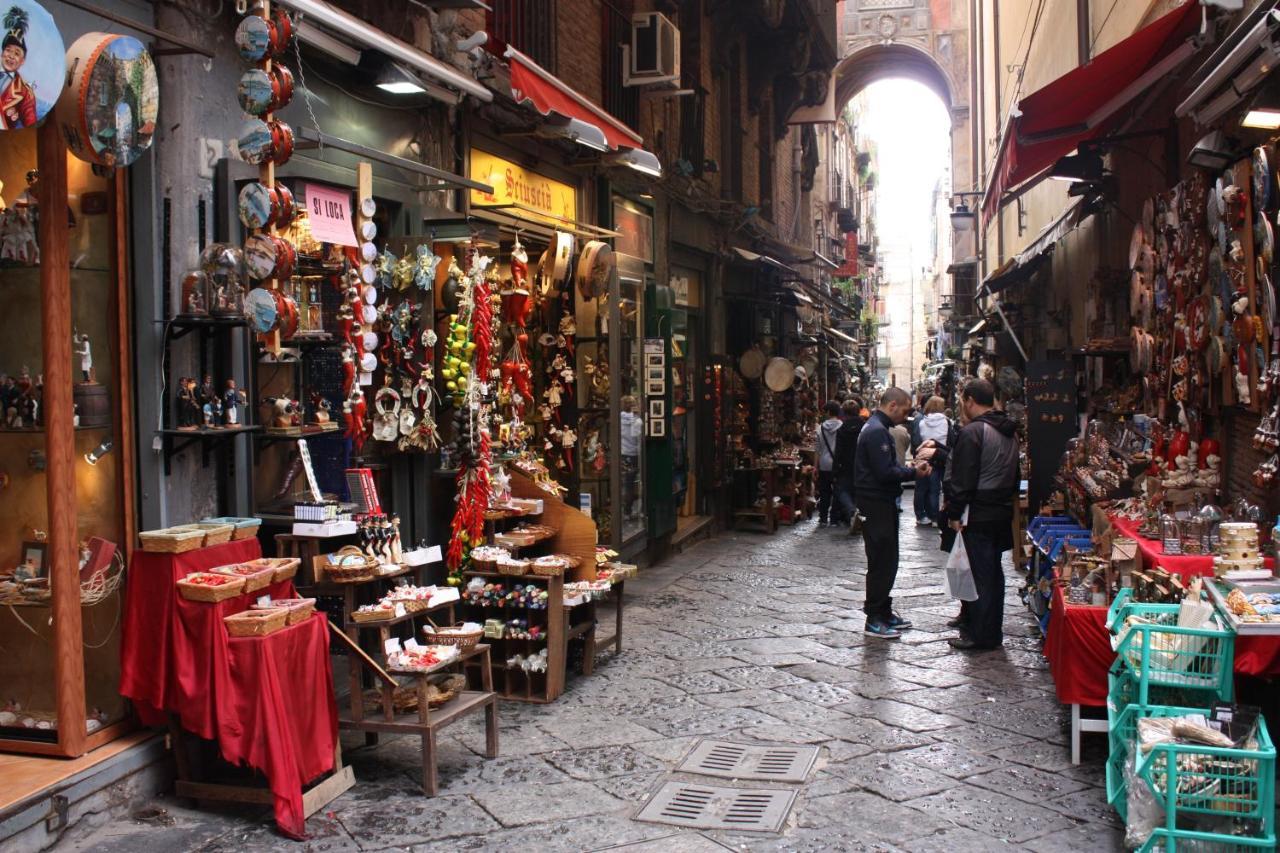 Grande & Caratteristico Dietro La Cattedrale نابولي المظهر الخارجي الصورة