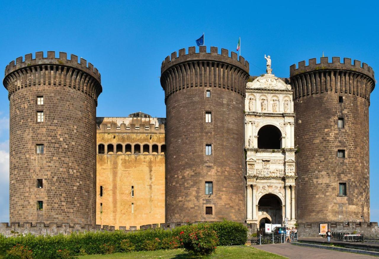 Grande & Caratteristico Dietro La Cattedrale نابولي المظهر الخارجي الصورة